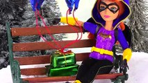Wonder Woman Mails Gifts to Harley Quinn, Supergirl, Bumblebee, and Batgirl | DC Super Hero Girls