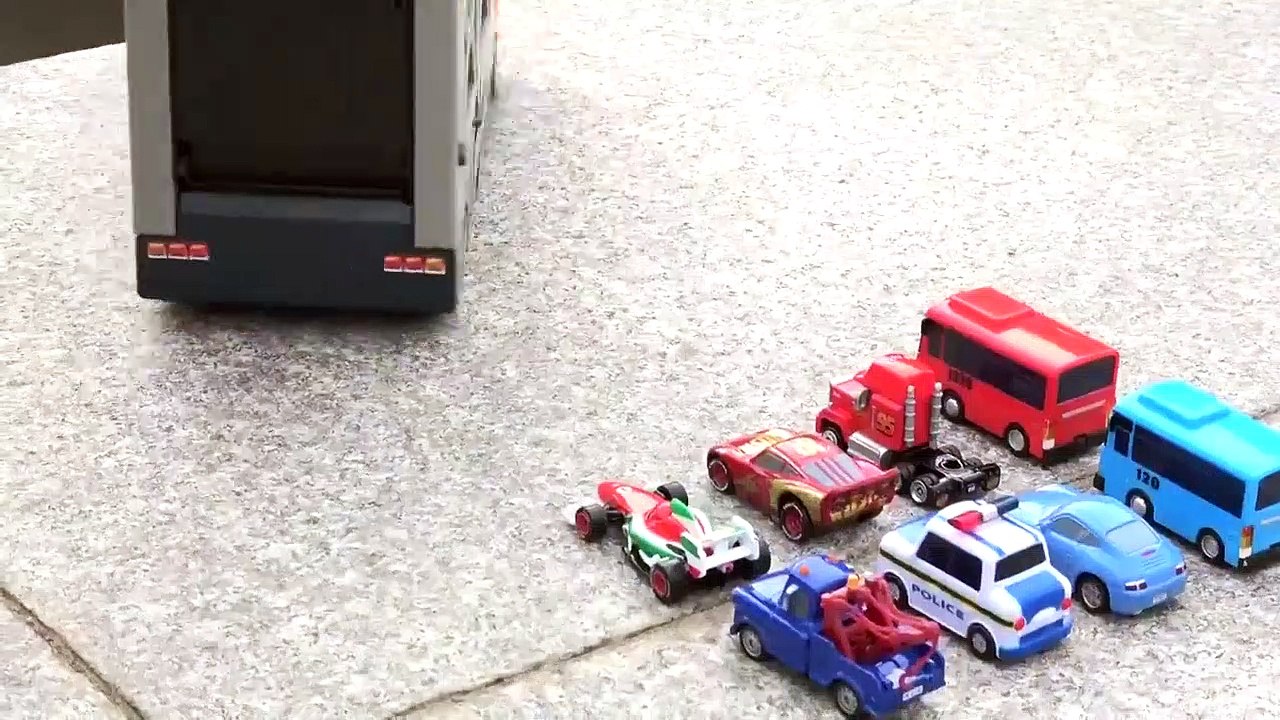 Disney Cars Camion Transporteur d'Affichage Tayo Bus et Voiture de Jouet mallette de transport