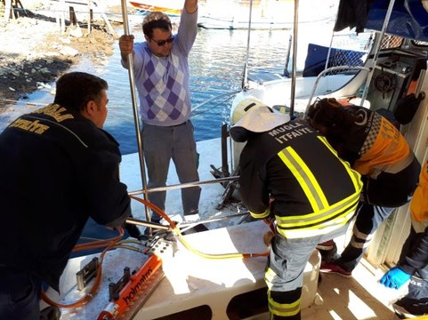 Teknede Karnına Korkuluk Demiri Saplanan Kız Çocuğu Ağır Yaralandı!