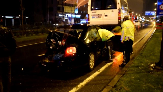Malatya'da Minibüs otomobile çarptı: 2 yaralı