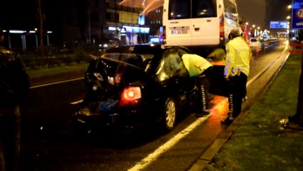 Malatya'da Minibüs otomobile çarptı: 2 yaralı