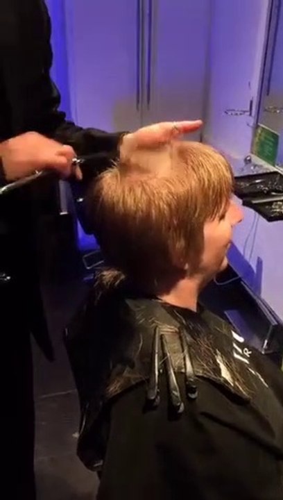 How to cut a Short Layer Haircut Tutorial step by step - part1