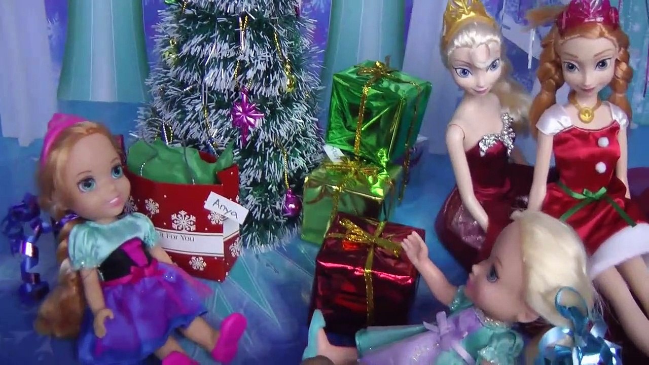 2015 Cadeaux de NOËL ! ELSA, ANNA bambins ouvrir les cadeaux de Noël! Cool jouets!