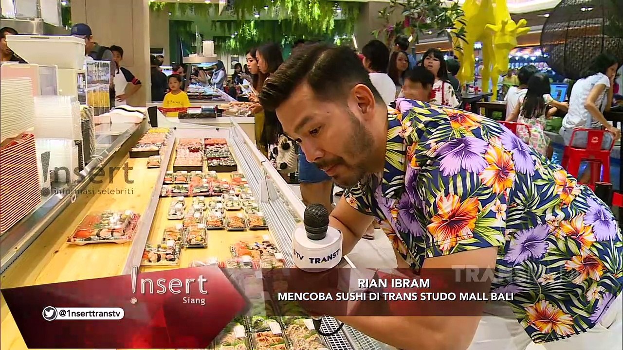 INSERT - Rian Ibram Mencoba Membuat Sushi di Tr...