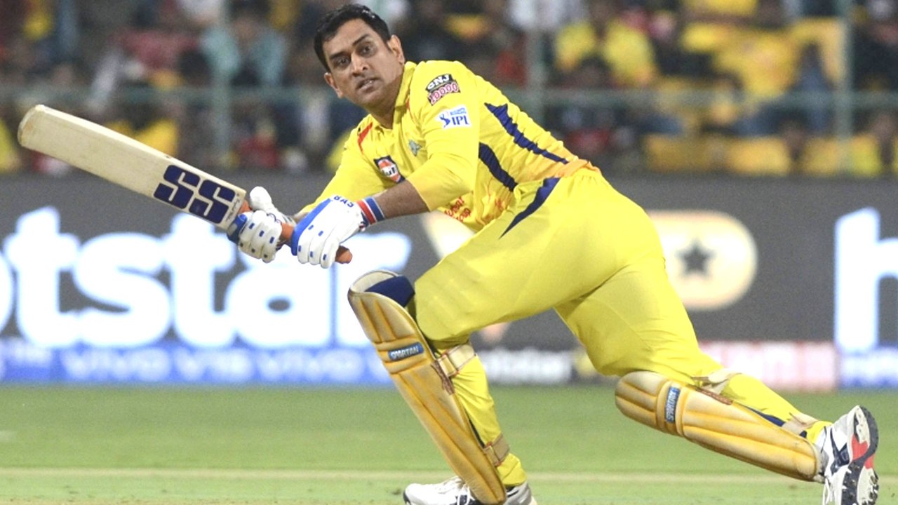 IPL 2019 : MS Dhoni Crossed 4000 Runs,200 Sixes In IPL Hostory || Oneindia Telugu