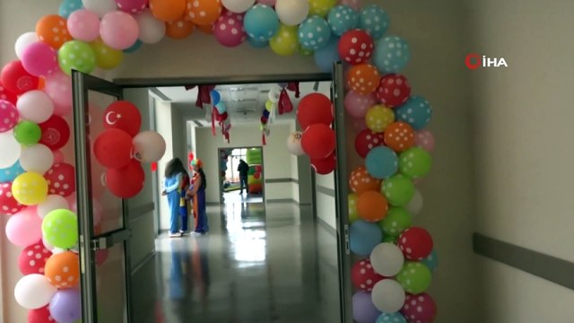 Şehir Hastanesi'nde kalan çocuklar 23 Nisan coşkusunu doyasıya yaşadı