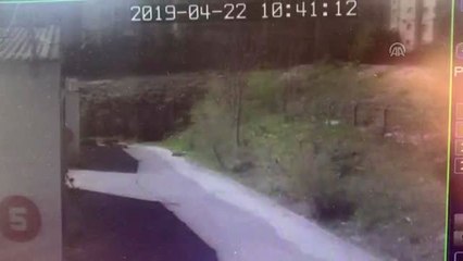 Arnavutköy'de Freni Boşalan Kamyon Yolun Kenarına Devrildi