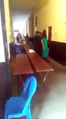 பெட்டியை தூக்கி கொண்டு போன தேர்தல் அதிகாரி