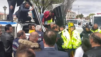 Otomobil Polis Aracına Çarptı: 3 Yaralı