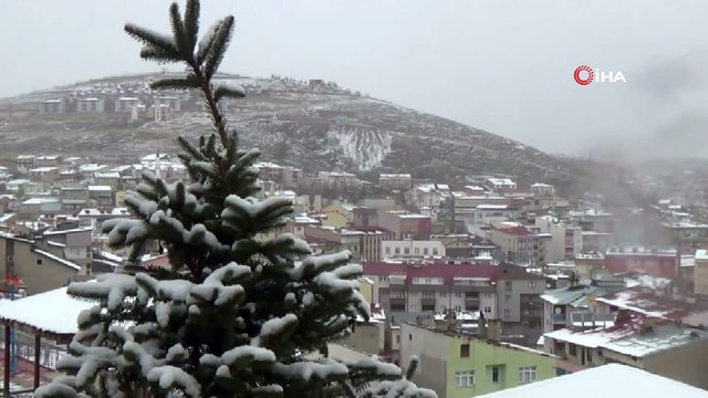 Bayburt'ta Yağan Kar Şehri Beyaza Bürüdü