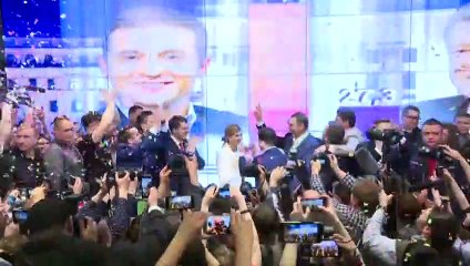 Ukraine: le comédien Zelensky largement élu président