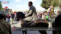 حصان وطبل ومزمار أمام إحدى لجان الاستفتاء بأكتوبر