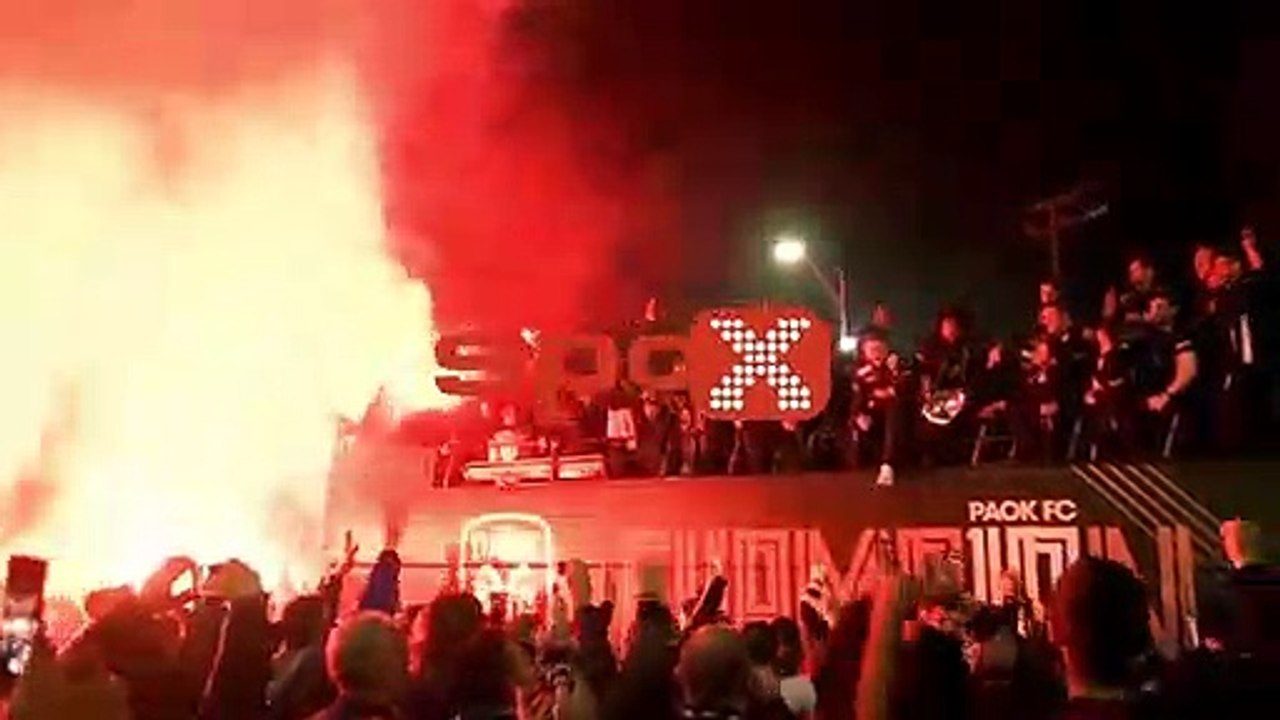 PAOK'ta 34 yıl sonra gelen şampiyonluk kutlandı