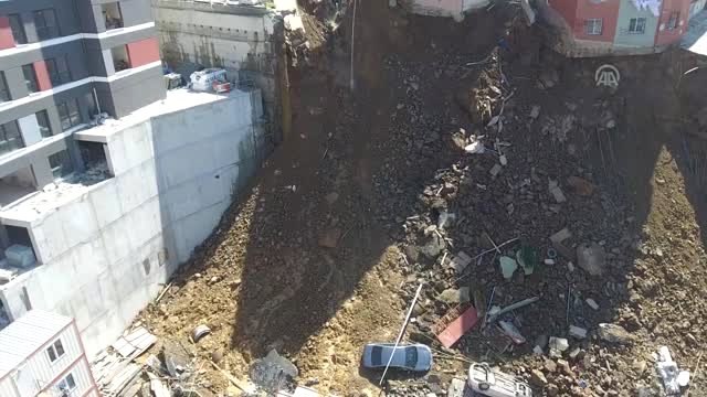 Kağıthane'de Çöken Binanın Yıkılma Anı Havadan Görüntülendi