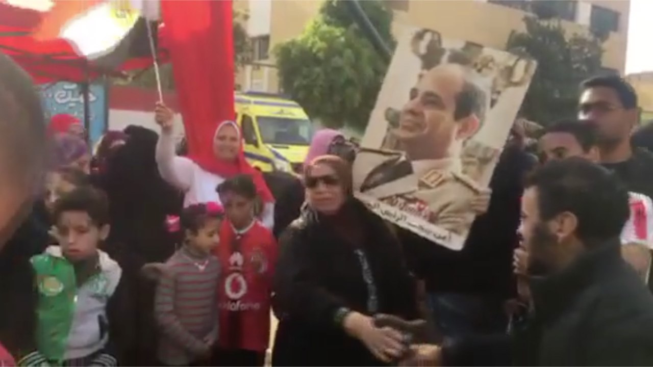 أهالي شبرا يحتفلون بالتعديلات الدستورية  على أنغام "تسلم الأيادي"