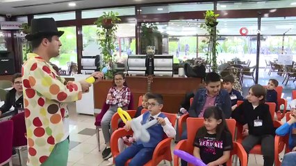 - Bakan Akar ve Komutanlar 23 Nisan dolayısıyla Şehit çocuklarını ağırladı