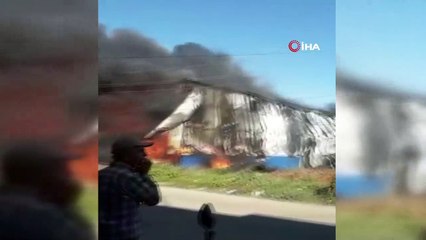 Antalya’da plastik fabrikası alev alev yandı