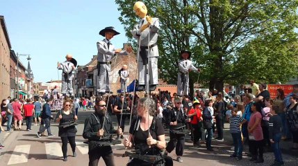 Jemappes .Le cortège a plust au publique.Video Eric Ghislain
