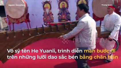 'Bậc thầy kung fu' Trung Quốc đi chân trần trên những lưỡi dao