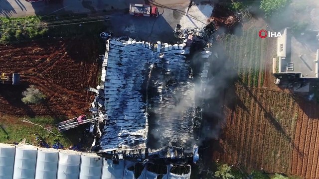 Çıkan yangın sonrası kül yığınına dönen fabrika havadan görüntülendi