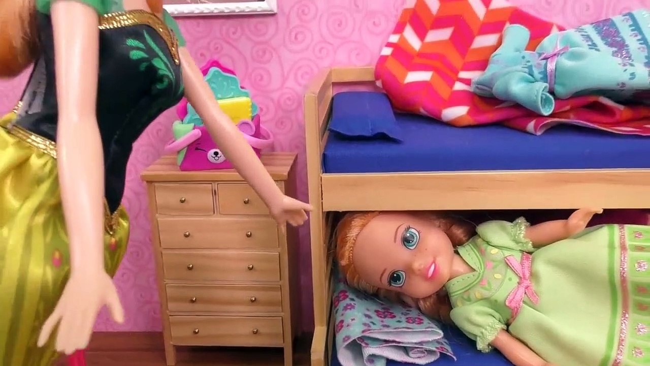 Faire Semblant De Malade ! Elsa et Anna, les tout-petits routine du matin un jour d'école