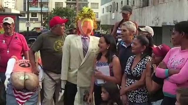 Pour Pâques, les Vénézuéliens brûlent Maduro, Guaido et Trump