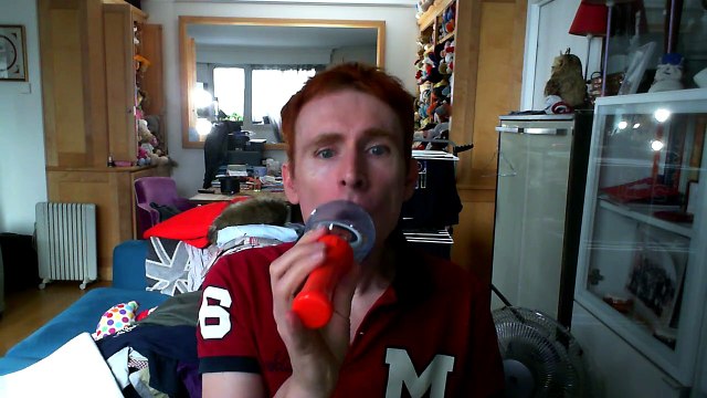 Wiwi égratigne holding on de Jeremie Whistler