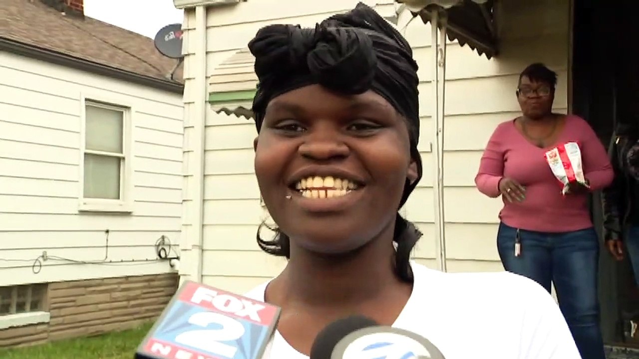 Eight-year-old python escapes owner’s cage, slithers onto garage roof - Fox News Video