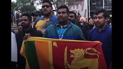 ජාතික ගීය ගායනාකරමින් රටට ආශිර්වාද කල අයුරු