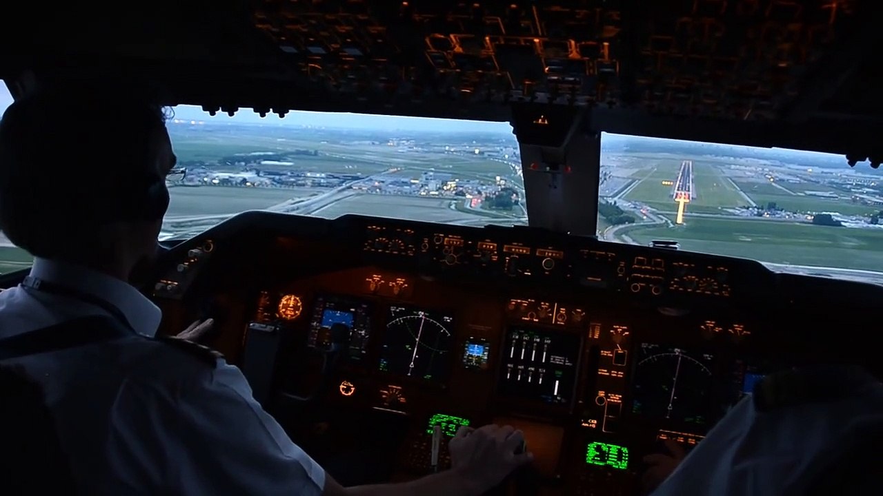 KLM B747-400ERF Beautiful Landing at Amsterdam International Airport Schiphol - Cockpit View