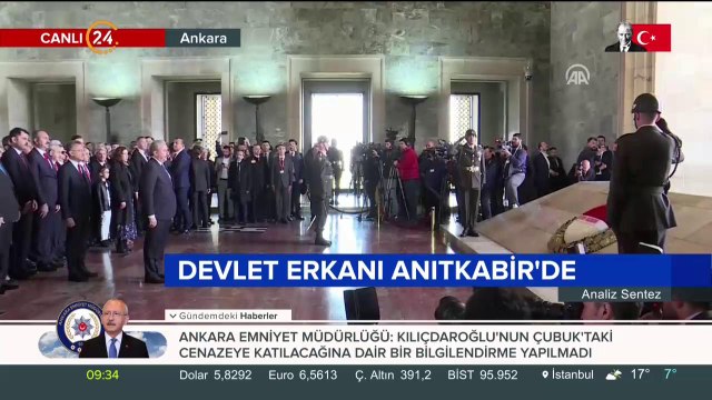 Anıtkabir'de saygı duruşunda bulunuldu. İstiklal Marşı okundu