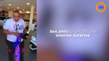 Saoulés de devoir jouer au taxi en permanence, ses amis se cotisent pour lui acheter une voiture !