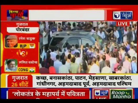 पीएम नरेंद्र मोदी, अमित शाह ने अपने समर्थकों का अभिवादन किया और लोगों से वोट डालने की अपील