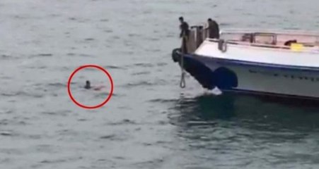 Karaköy'de Denize Düşen Bir Vatandaşın Kurtarılma Anı Kamerada