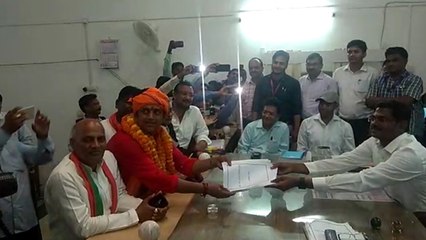 रवि किशन ने गोरखनाथ मंदिर में किया रुद्राभिषेक, भगवा रूप धारण कर किया नामांकन