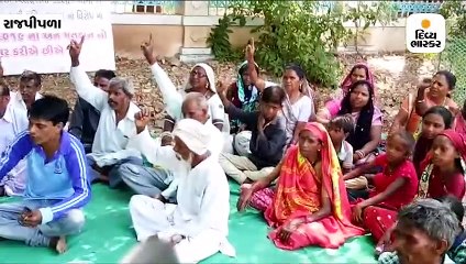 સ્વતંત્ર ગ્રામ પંચાયત બનાવવાની માંગ સાથે અગ્રણીઓનો નર્મદા કલેક્ટર કચેરી બહાર વિરોધ