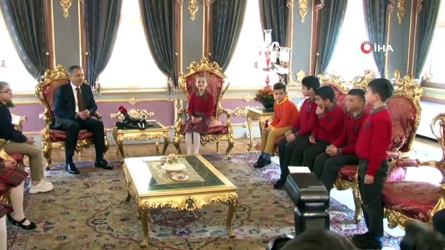 Vali Yerlikaya Koltuğunu 4. Sınıf Öğrencisi Zeynep Yiğit’e Devretti