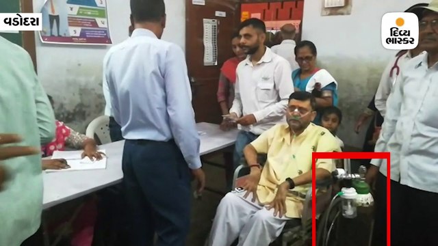 ઓક્સિજનના સિલિન્ડર સાથે મતદાન કરવા પહોંચ્યા, કહ્યું; 'એક મત દેશનું ભવિષ્ય બદલી શકે છે'