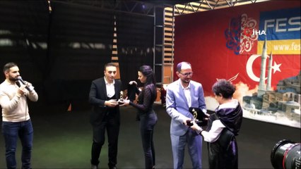 -  Fransa’da 'En Sevilenler' Ödülünü Aldılar, Lyon’da Hayranlarıyla Buluştular- Beni Affet Dizisi Oyuncularına Fransa'da Büyük İlgi