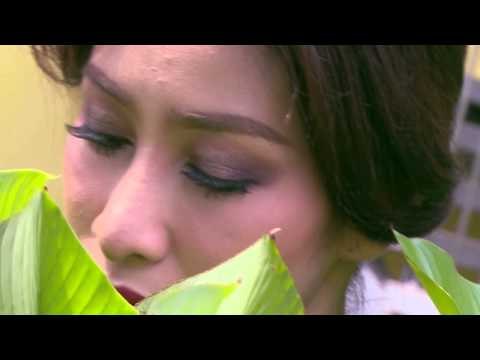 DiSebalik Tabir Pose Up Rita Rudaini