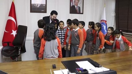 Suriyeli Kardeşlerimin Ekmeğini Kesme"