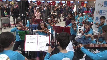 Sabiha Gökçen'de Çocuk Orkestrası ile 23 Nisan Kutlaması