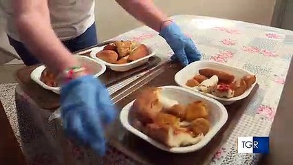 Bari: "non sapevamo dove andare, grazie" - pasti gratuiti ai senza tetto durante feste pasquali