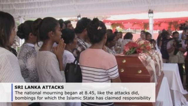 Grieving Sri Lanka buries its dead after Easter bombings