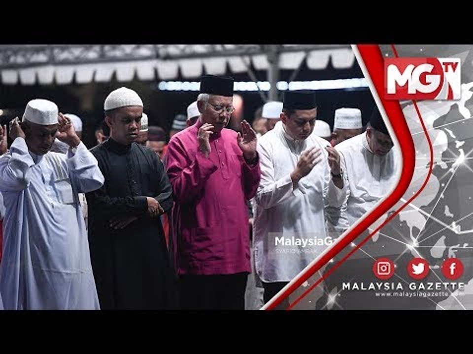 TERKINI : Najib & Rosmah Solat Terawih Bersama Penyokong di Pekan