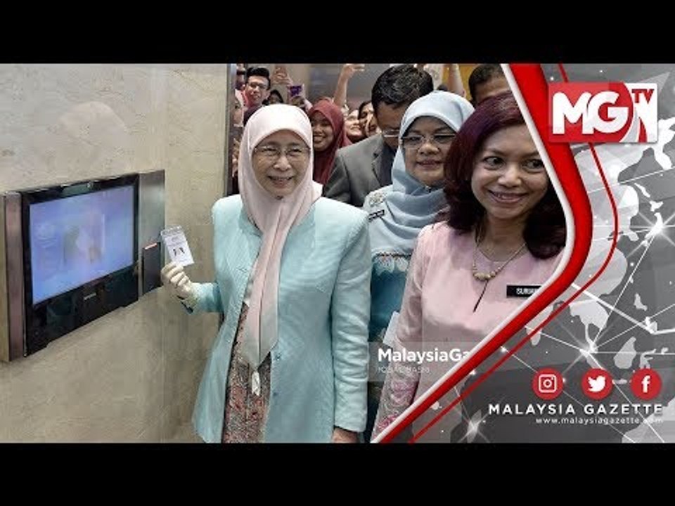 Wan Azizah Mula Bertugas di KPWKM