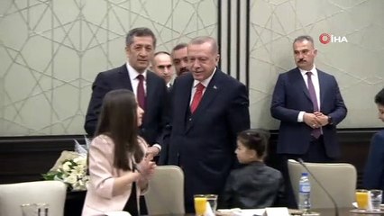 Cumhurbaşkanı Erdoğan, koltuğunu Ozan Sözeyataroğlu'na devretti