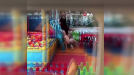 Eşinin başına silah dayayarak rehin aldı