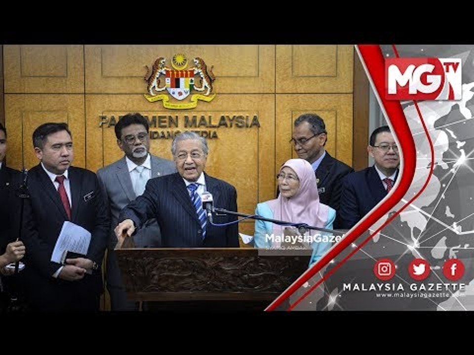 TERKINI : "Jho Low ‘Sembunyi Macam Tikus" - Tun Dr Mahathir Mohamad