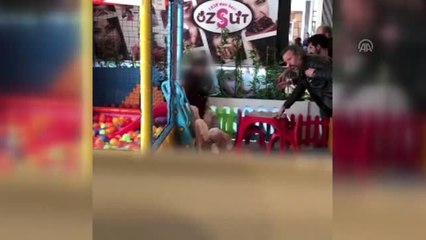 Tartıştığı Eşinin Kafasına Silah Dayayarak Rehin Aldı